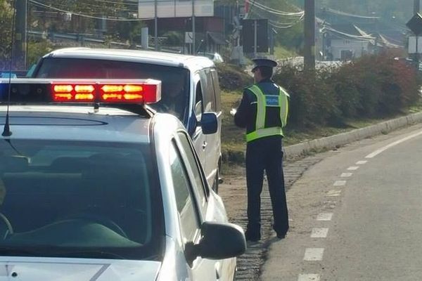 Bărbat din Doştat prins conducând fără permis