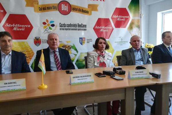 Sărbătoarea Mierii – mii de apicultori din țară și din străinătate așteptați la cel mai mare târg apicol din România