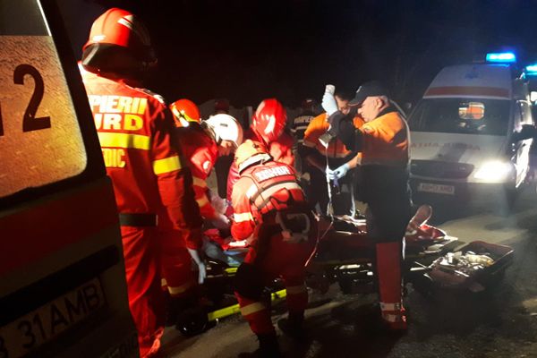 UPDATE : Un mort și doi răniți în urma unui accident rutier în comuna Pianu, județul Alba.