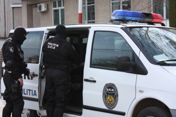 Percheziții DIICOT în județul Alba într-un dosar de AMENINȚARE TERORISTĂ