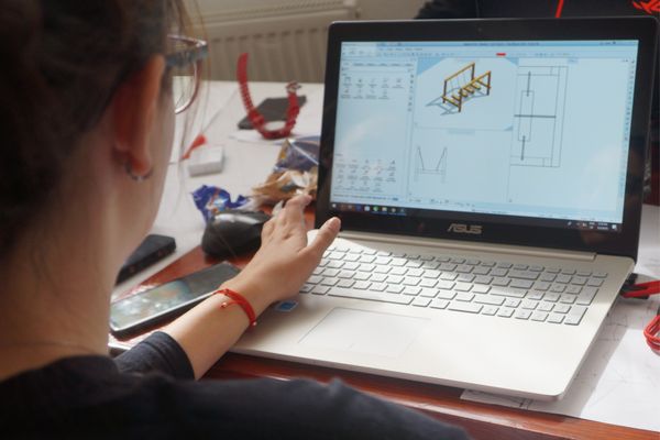 O echipă de studenți de la Facultatea de Urbanism din București au proiectat spațiile de joacă din satele comunei Ciugud