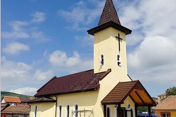 A fost sfințită biserica din Blaj unde Papa Francisc se va întâlni cu membri ai comunităţii rome