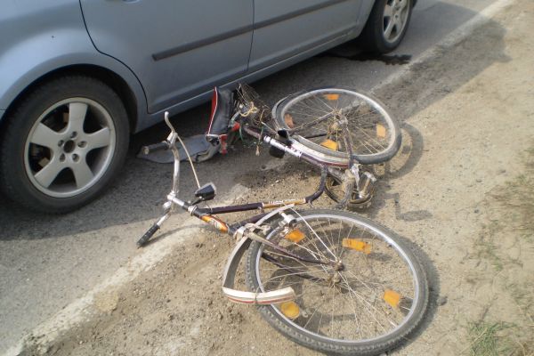 Un biciclist a provocat un accident rutier între Șard și Micești