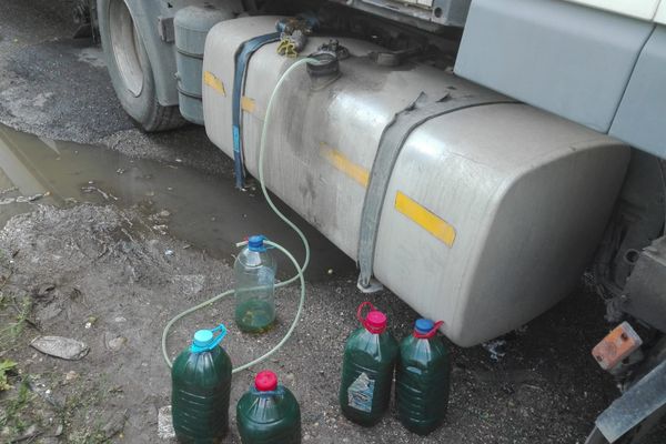 Tineri din Cugir suspectați de furt de combustibil