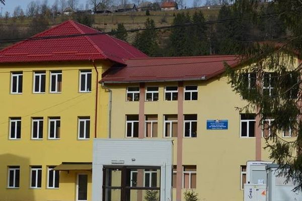 Caz ȘOCANT la un liceu din Alba : Profesor de RELIGIE și-a lăsat eleva GRAVIDĂ