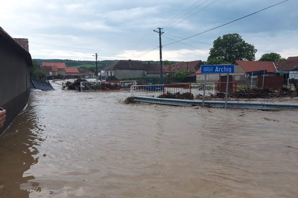 UPDATE - FOTO : Mai multe localități din județul Alba afectate în urma unei furtuni puternice.