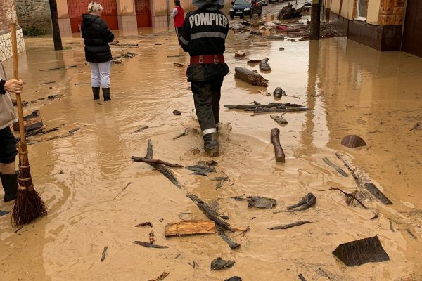 Direcția de Sănătate Publică Alba, în alertă, după inundaţii