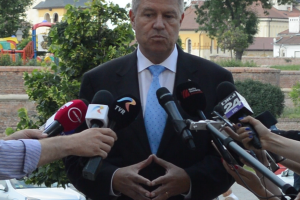 VIDEO - Klaus Iohannis :  E foarte bine că dacă Opoziţia reuşeşte să construiască o majoritate, însă trebuie să înţelegem că raportul de forţe din Parlament încă nu s-a schimbat.