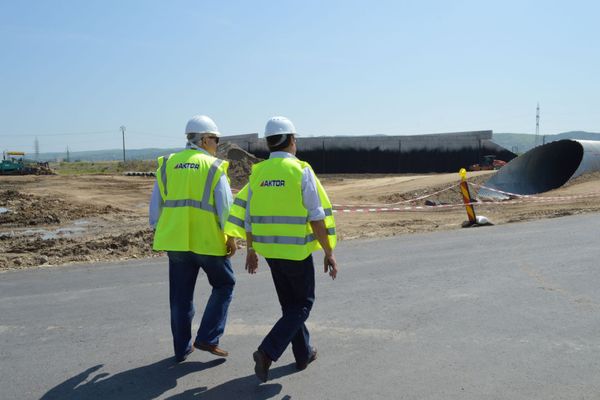 Loturile 1 și 2 ale autostrăzii A10 Sebeș-Turda vor fi gata până la sfârșitul anului. Este concluzia ministrului Transporturilor, Răzvan Cuc, după o nouă vizită pe șantierele din Alba