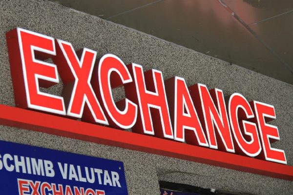 Analiză economică : Euro revine la 4,72 lei