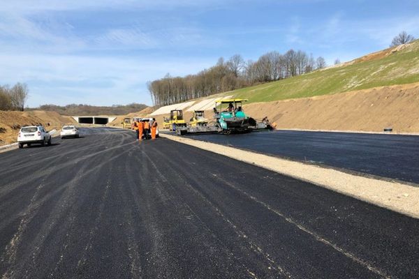 Meșterul Manole construiește autostrăzile din România. Toate o iau la vale înainte de inaugurare