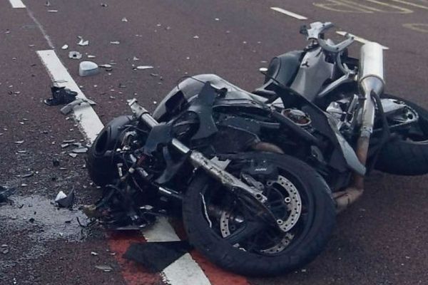 Un motociclist a intrat într-o stâncă. Accidentul a avut loc pe DN 67, direcția Șugag –Sebeș