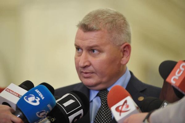 Florin Roman : Corupții din Poliție, Justiție, servicii secrete și administrație ar putea rămâne fără pensiile de serviciu.