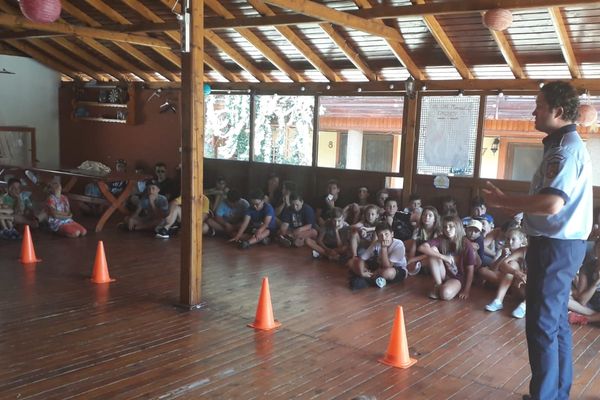 Copiii aflați în vacanță au primit sfaturi de la polițiști