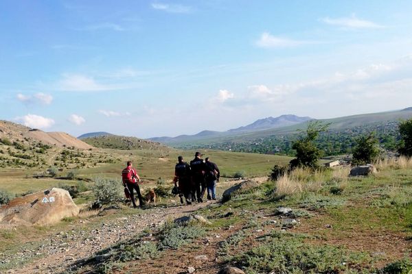 UPDATE : Persoana RĂTĂCITĂ în Munții Șureanu a fost găsită după mai bine de 15 ore de căutare.