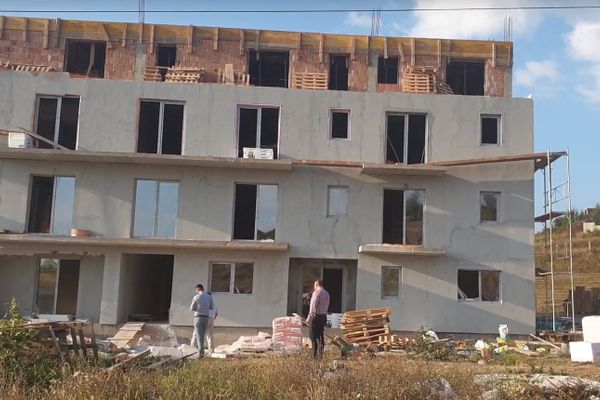 Accident de muncă pe un șantier din Alba Iulia. Un tânăr a ajuns în stare gravă la spital, electrocutat pe o linie de înaltă tensiune