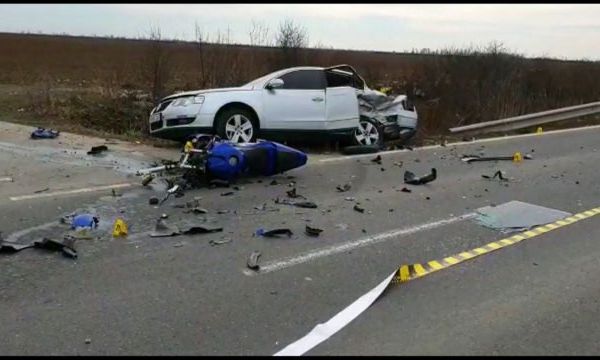 Un tânăr de 26 de ani din Caraș Severin și-a găsit sfârșitul pe Transalpina. Acesta a intrat în plin cu motocicleta într-un autoturism