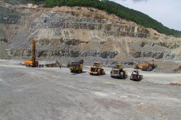 Cupru Min a lansat procedura de vânzare a 45.000 tone de concentrat de cupru. Ce condiții impune compania aflată în subordinea Ministerului Economiei