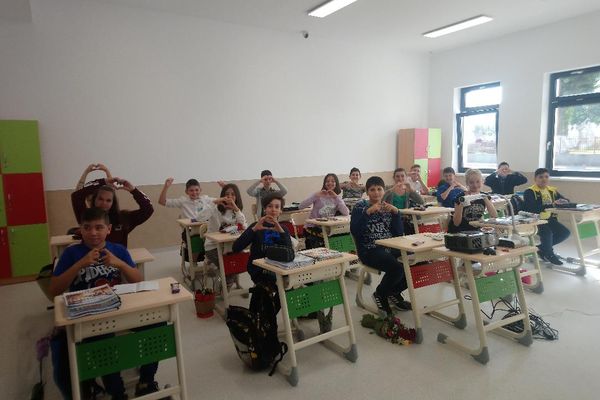 Alba : Peste 100 de elevi învață de luni în prima școală smart din mediul rural din România