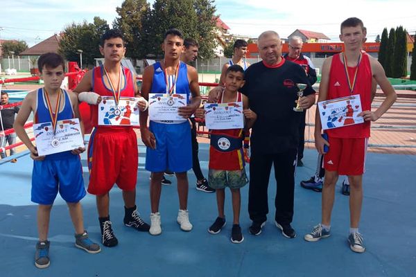 Boxerii CS Unirea au obținut 5 medalii la ”Centura Păltiniș”