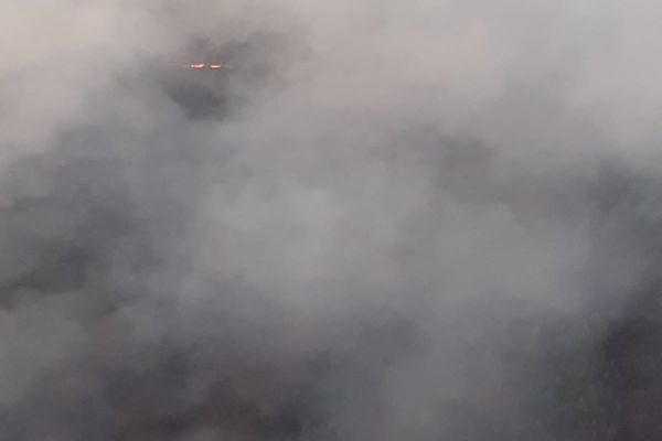 Arde PĂDUREA în Munții Apuseni. Zeci de pompieri se luptă cu focul de ore întregi