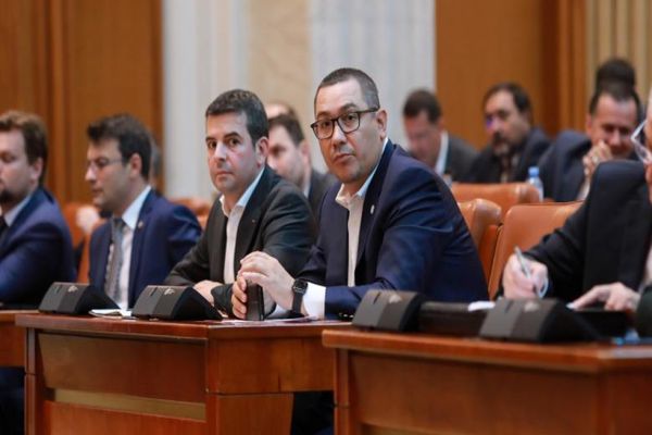  Revoltă în Pro România. Mihai Tudose și Daniel Constantin îi cer lui Ponta să voteze Guvernul Orban 