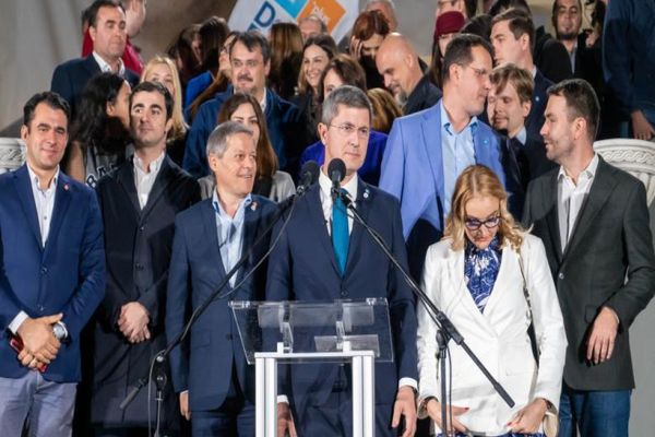  Alianţa USR PLUS anunţă că îl susţine pe Klaus Iohannis în turul al doilea la prezidenţiale 