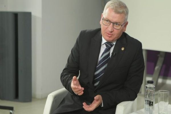 Florin Roman : Ajutoarele sociale trebuie sa ajungă doar la cei bolnavi care au cu adevărat nevoie de ele.