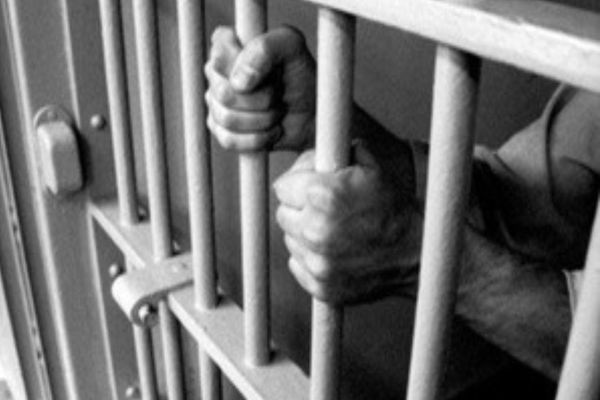 Bărbat din Bucureşti reţinut de poliţişti! A făcut sex, în repetate rânduri, cu o fată de 15 ani