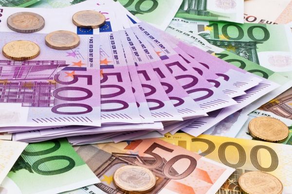Analiză Economică : Euro scade spre 4,77 lei