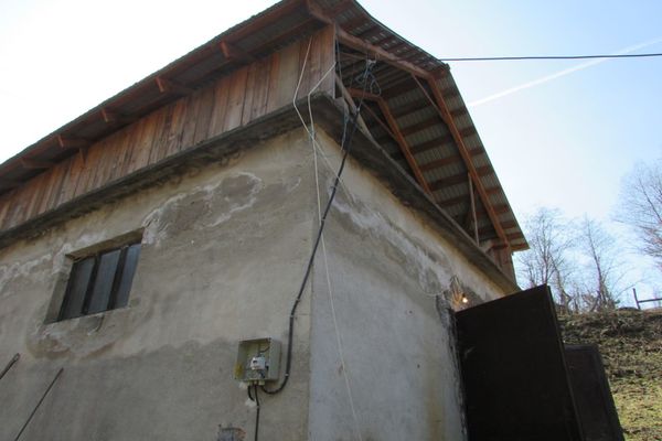 Agentul șef principal din IPJ Alba prins fără asigurări la mașini FURA curent electric. Care a fost uimirea angajaților de la ELECTRICA