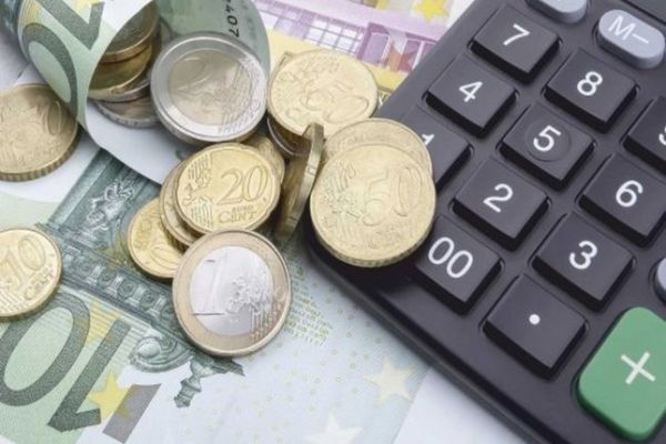 Analiză Economică : Ușoară apreciere a leului
