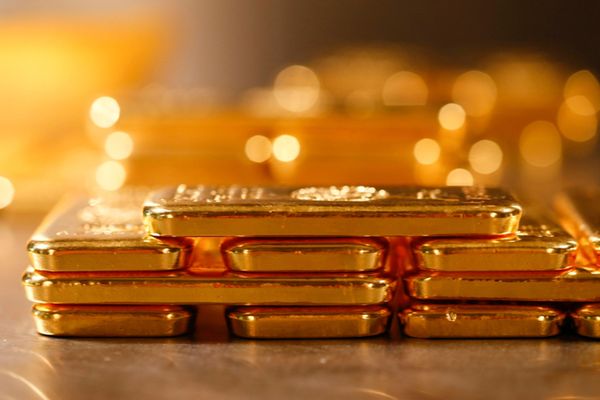 Analiză Economică : Gramul de aur a urcat la aproape 221 lei.