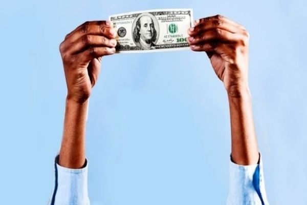 Analiză Economică : Nou maxim istoric pentru dolar.