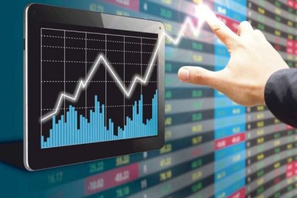 Analiză Economică : Euro rămâne lângă maximul istoric