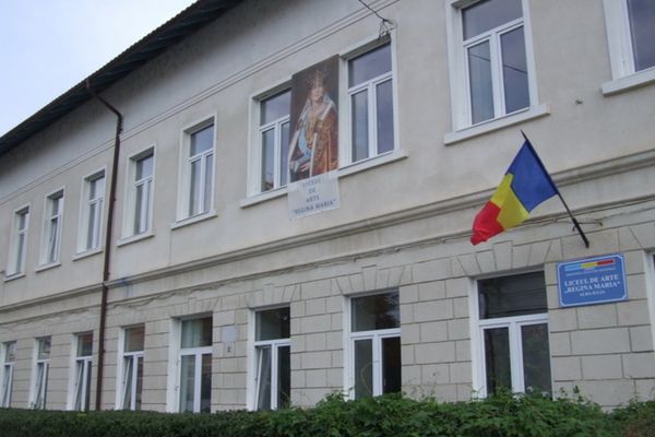 UPDATE : Elevii și profesorii Liceului de Arte Regina Maria vor fi plasați 14 zile la domiciliu după ce vor fi examinați de specialiști 