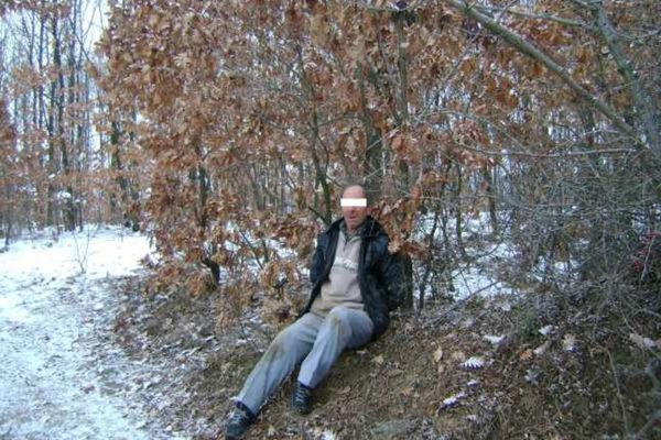 Scandal la o stână din Alba. Doi ciobani și-au bătut colegul apoi l-au legat de un copac