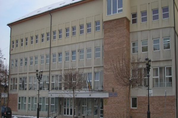 Adunarea generală a judecătorilor din cadrul Judecătoriei Alba Iulia a decis menţinerea hotărârii de suspendare a activităţii de judecată.