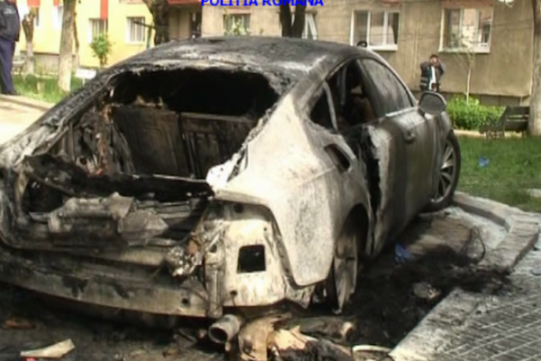 Răzbunări de tip MAFIOT ! A incendiat mașinile partenerilor de afaceri.