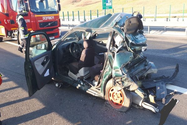 La un pas de TRAGEDIE pe A10 : O femeie încarcerată după o coliziune între 2 mașini 