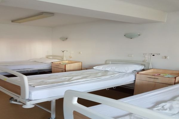 Opt pacienți confirmați cu COVID-19, tratați la SJU Alba Iulia.  