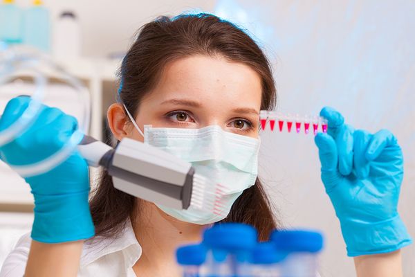 Alba : 49 de cazuri de coronavirus confirmate la nivelul județului. Un medic și două asistente de la un Centru de Dializă, infectați cu COVID 19. 