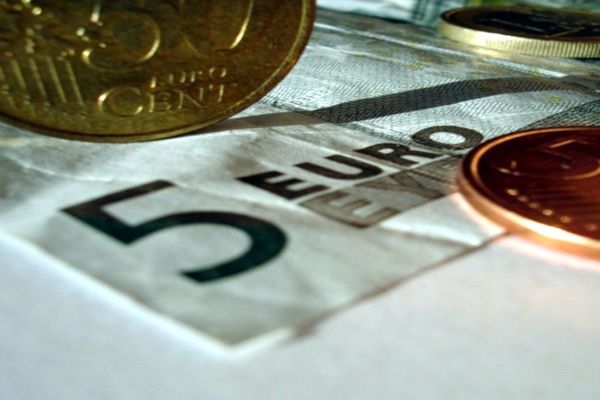 Analiză Economică : Euro s-a apropiat de valorile de la începutul pandemiei 