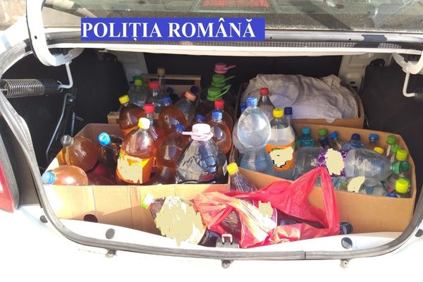 Produse alimentare cu termenul de valabilitate expirat, material lemnos și țigări de contrabandă descoperite de polițiști în Munții Apuseni