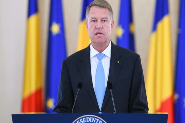STARE DE ALERTĂ | Klaus Iohannis: ”De la 1 iunie se redeschid terasele. Se reiau competițiile sportive și se va putea merge la plajă”