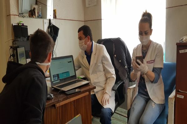 DSP Alba implementează, în premieră în județ, consultații prin tele-medicină: proiect-pilot în comuna Bucium din Munții Apuseni 