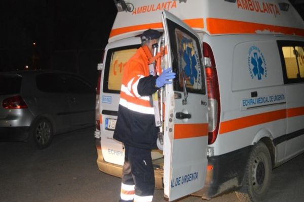 Cadru medical agresat în timp ce participa la o interventie. Atacatorul a fost reținut