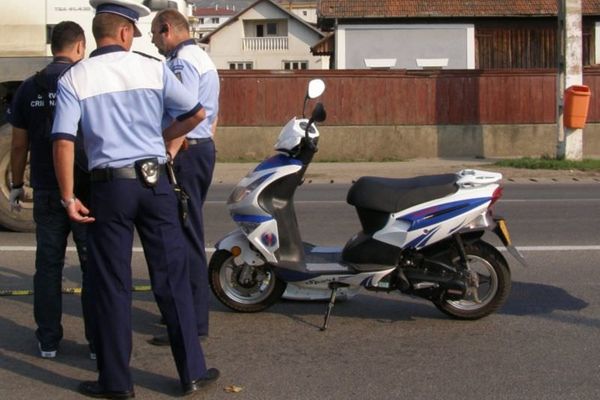 S-a plimbat cu un scuter neînmatriculat și a fost depistat de polițiști