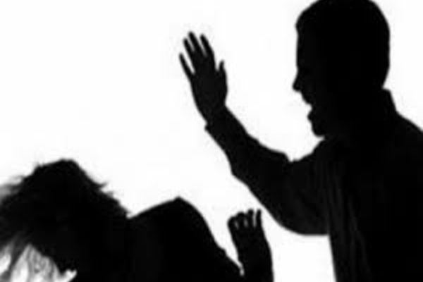 Și-a bătut propria fiică! Acum are dosar penal