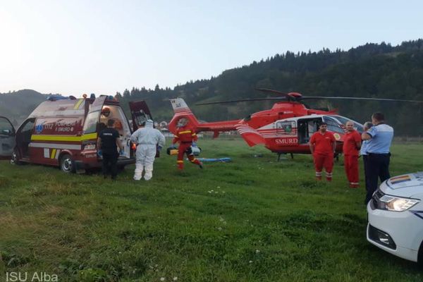 Copil de șase ani în stare gravă, după ce a fost lovit de o mașină